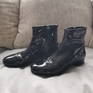 Nine West ankle bootie size 7M